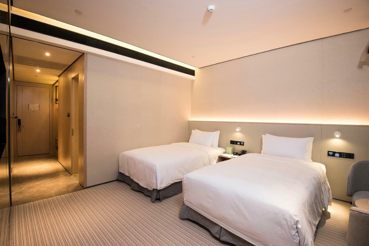 Virtuous World Hotel Foshan Exterior photo
