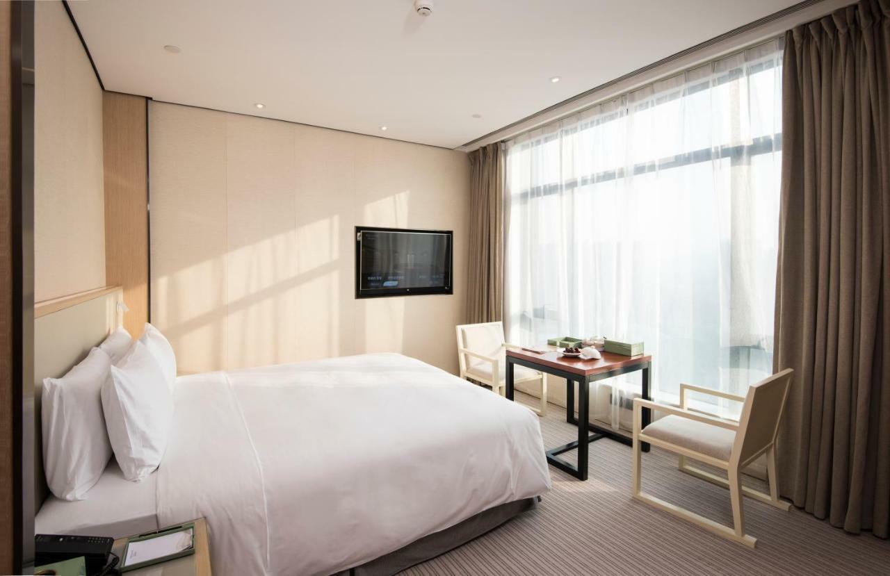 Virtuous World Hotel Foshan Exterior photo