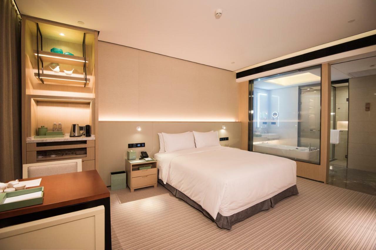 Virtuous World Hotel Foshan Exterior photo