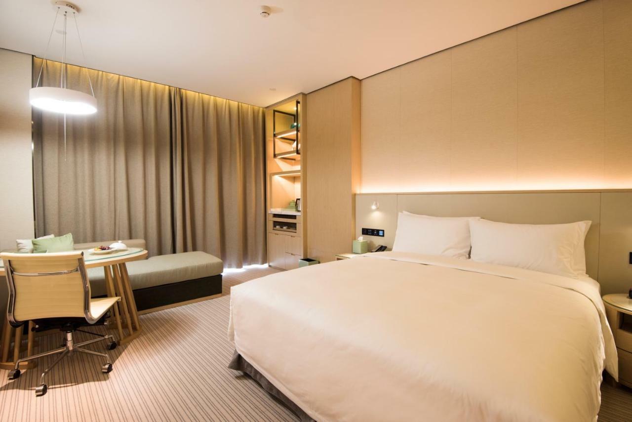 Virtuous World Hotel Foshan Exterior photo
