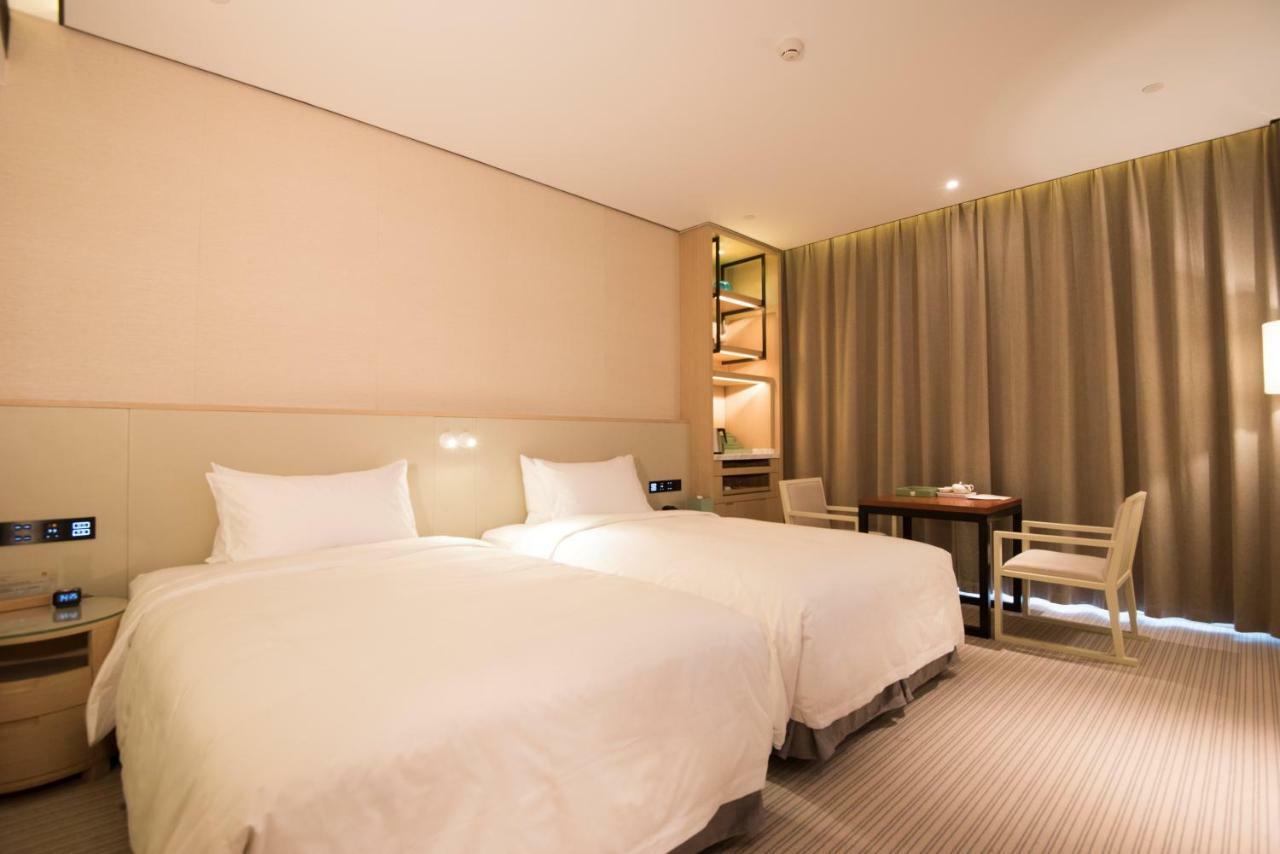 Virtuous World Hotel Foshan Exterior photo