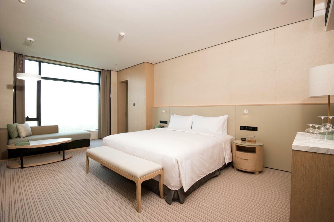Virtuous World Hotel Foshan Exterior photo