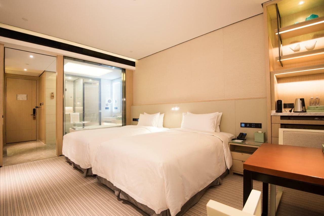 Virtuous World Hotel Foshan Exterior photo